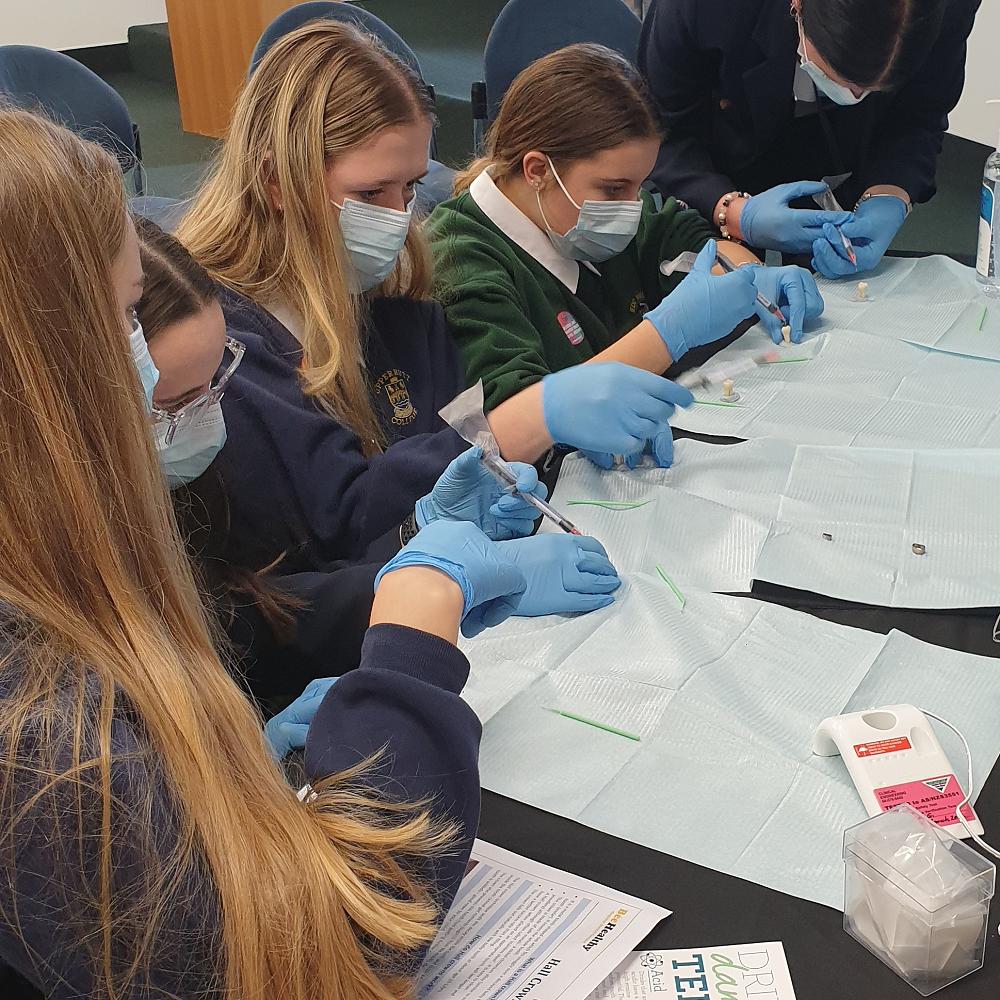 Students Feel The Pulse Of Hutt Hospital