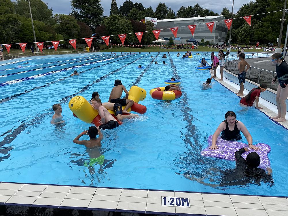 Year 6 End of year trip to Jellie Park — Newsletter Term 4 Week 10 2020