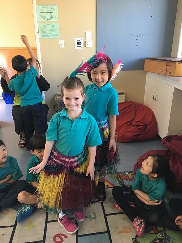 Samoan dancing with skirts and feathers