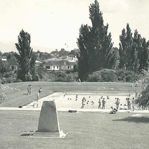 The well patronised Memorial Baths facility, 1960. 

With the Memorial Stone in pride of place.