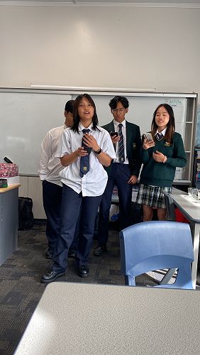 Wansuk, Win, Ken and Gain singing