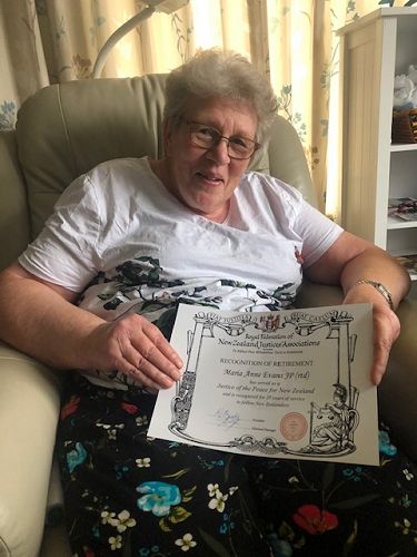 Maria Evans, JP (Retired) receiving her certificate