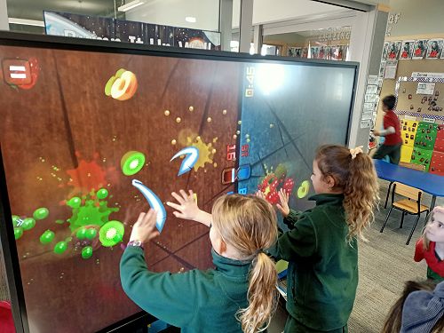 Eve and Marnie on Fruit Ninja on the Commbox