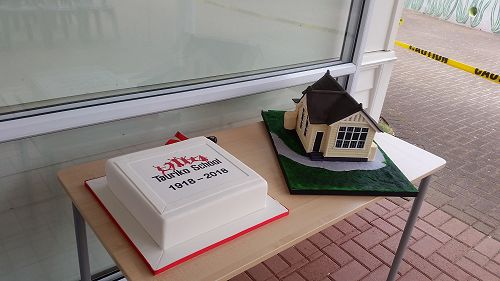 Cakes made by Sarah Clark of The Cake Tin 