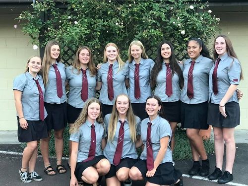 The girls B team B before the opening ceremony. 