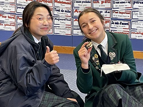 Thumbs up for this Opéra from Amber Zhang (left) and Louisa Kotkamp (right)