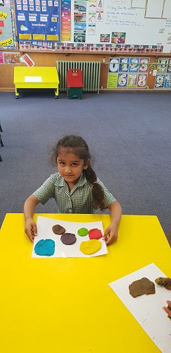 Mixing colours with playdough