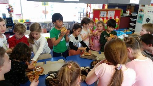 Room 3 loved their pizza lunch...