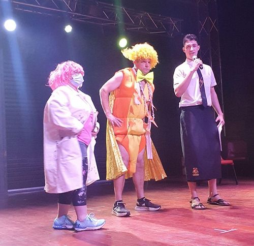 Absolute legends Mrs Rae and Mr Cooley with Nauvoo Dixon at the Drip Contest