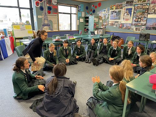 Children's story time in French class