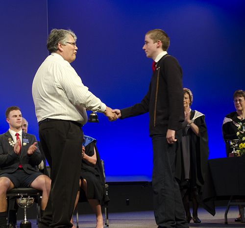 Prizegiving 2016: Board Chair, Alan Aitken awards Jason Beswick the Lewis Cup for Leadership - Kohanga Ako..