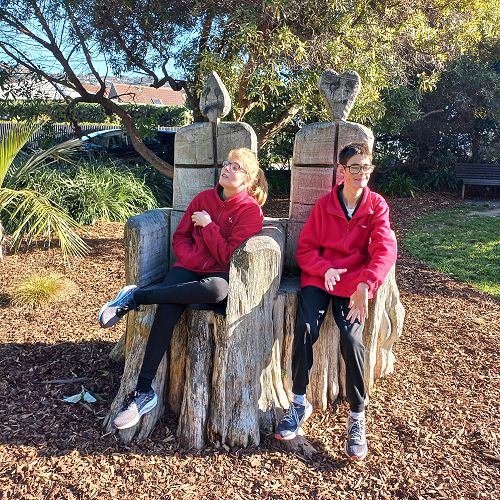 Talia and Lachlan are looking very royal!