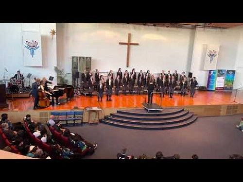 Video: St Paul's Girls Choir Paper Moon