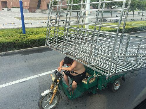 On the road in Xing Xiang.