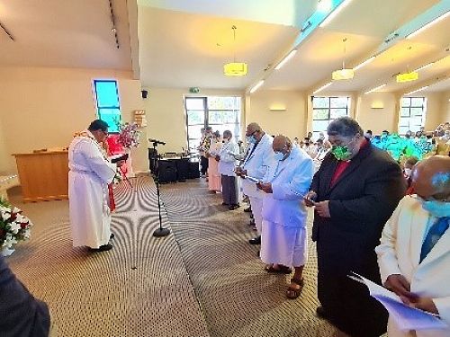 Rev Paulo Leli, conducting commissioning service for Sinoti Samoa leaders.