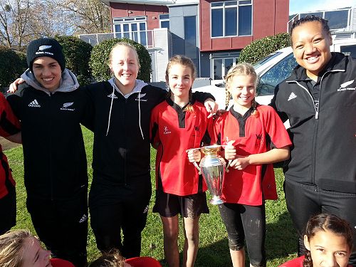 Black Ferns with WIS tackle rugby team