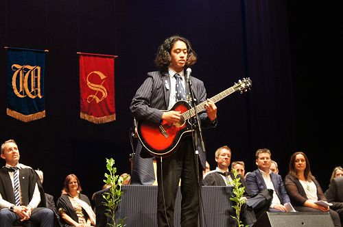 Dee Wade performs an original song