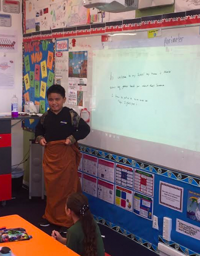 Risati showing his class how to put on a lavalava