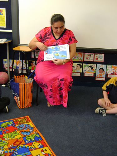 Angelique shows us where Samoa is in the Pacific Ocean.