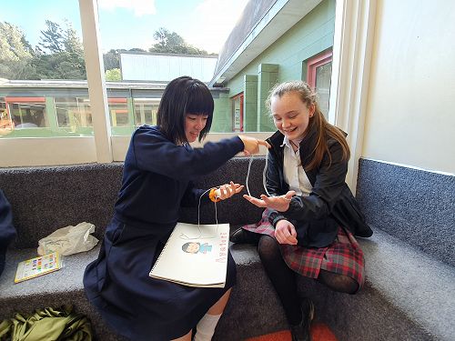 Meikei High school students visit to Year 9 Japanese class.