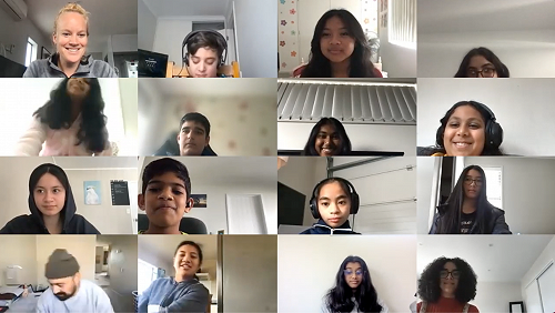 Learning Designer, Lesley Mansell, alongside her student teachers, hosts a zoom check in with her MAC LML.