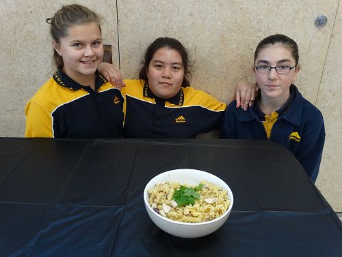 Morgan, Johanna, and Paris with their creamy chicken pasta