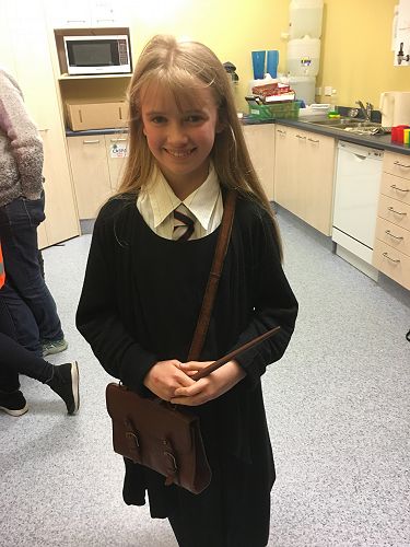Emma dressed as Hermione Granger.