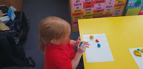 Mixing colours with playdough