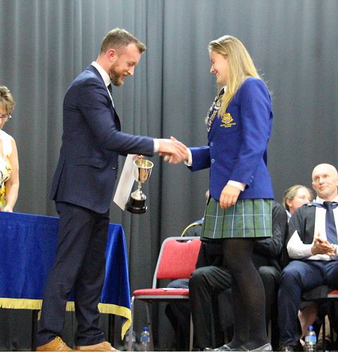 Samantha Taylor receiving the Bray Family Cup