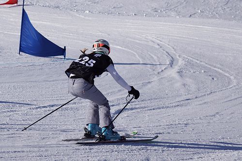 Gemma O’Donnell (Y10) racing down slalom course