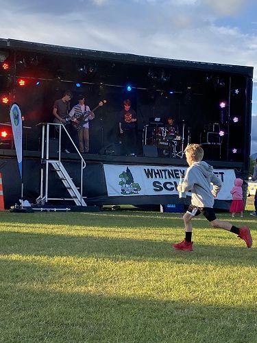 Heart Failure performs for young crowd