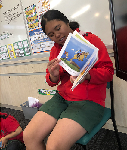 Huny read to the Junior tamariki