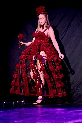 2017 Wearable Arts - Adult Supreme Winner - Joanne Smith - "Coming up Roses" 