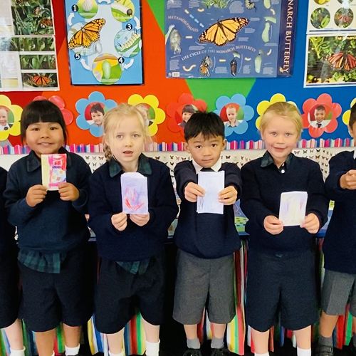 Year 0-1 Mandarin class making “red envelopes”