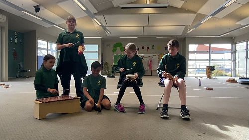 Video: Music with Miss Loose - L Pakeke