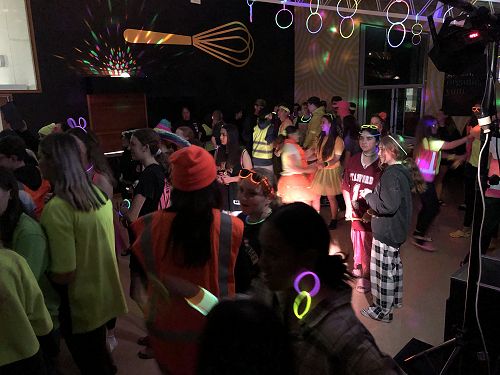 The dining room was well decorated.