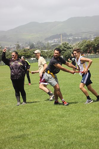 Ki o Rahi staff v students