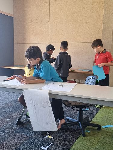 Creating our tree-riffic pictures about ourselves in Kākāriki