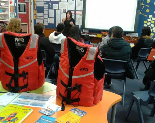 Tracey Hickman, Education Operations Manager of Swimming New Zealand, talking to Merrin parents about safety in the water.