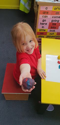 Mixing colours with playdough