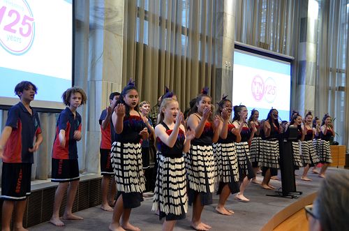 Te Kura Waenga o Horokiwi Kapa Haka