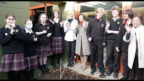 Video: 오세아니아 위클리 6월 20일, 남섬 남쪽 더니든에 무궁화를 심다. 더니든 '코리안 가든'과 한국어를 정규 교과로 가르치는 '로건 파크 하이스쿨'에 무궁화를 심었다 외