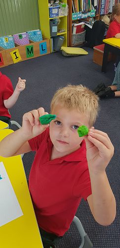 Mixing colours with playdough