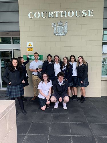 Year 13 Psychology students in court! 