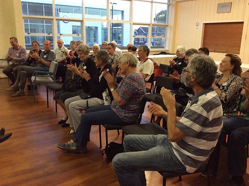 Subscribers showing appreciation at the end of the evening