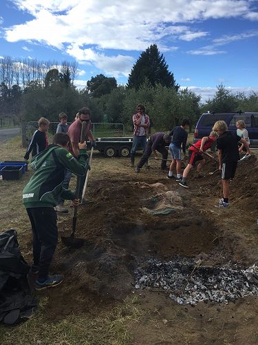 Everyone helped with covering the hangi.