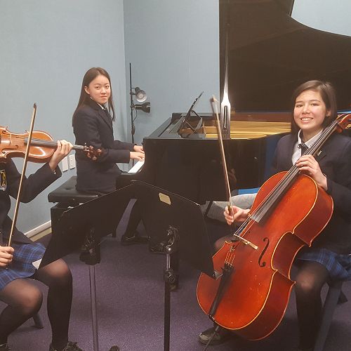 Grace
(Heeju) Tak, Sarah Lee and Patti Li