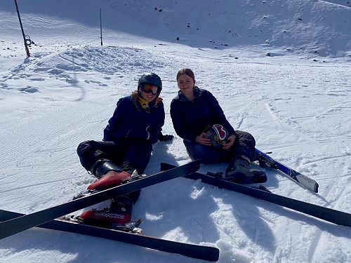 Seanie Eastman & Kyia Cowan chilling out!