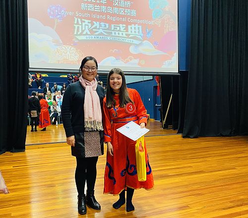 Leila Bevin receiving her prize