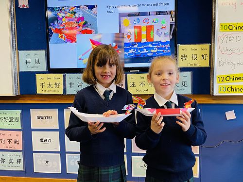 Year 3 Ashiya Hynes and Chloe Hynes